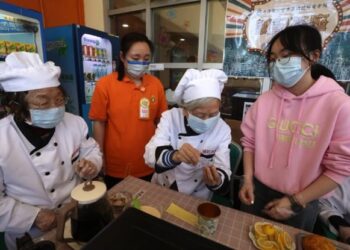 Hong Kong’s shing kee café introduced a role-playing game to help elderly dementia residents restore their memories