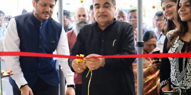 Nitin Gadkari Inaugurates Adhira & Appa Cafe in Nagpur